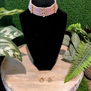 Beautiful pastel pink chocker